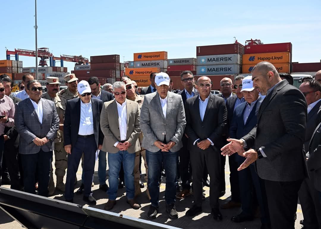 رئيس الوزراء يزور شركة قناة السويس للحاويات بميناء شرق بورسعيد