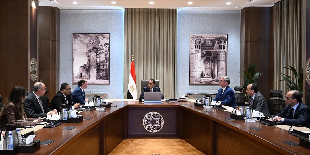 رئيس الوزراء يُتابع جهود الحكومة لتحويل السيارات للعمل بالغاز الطبيعي