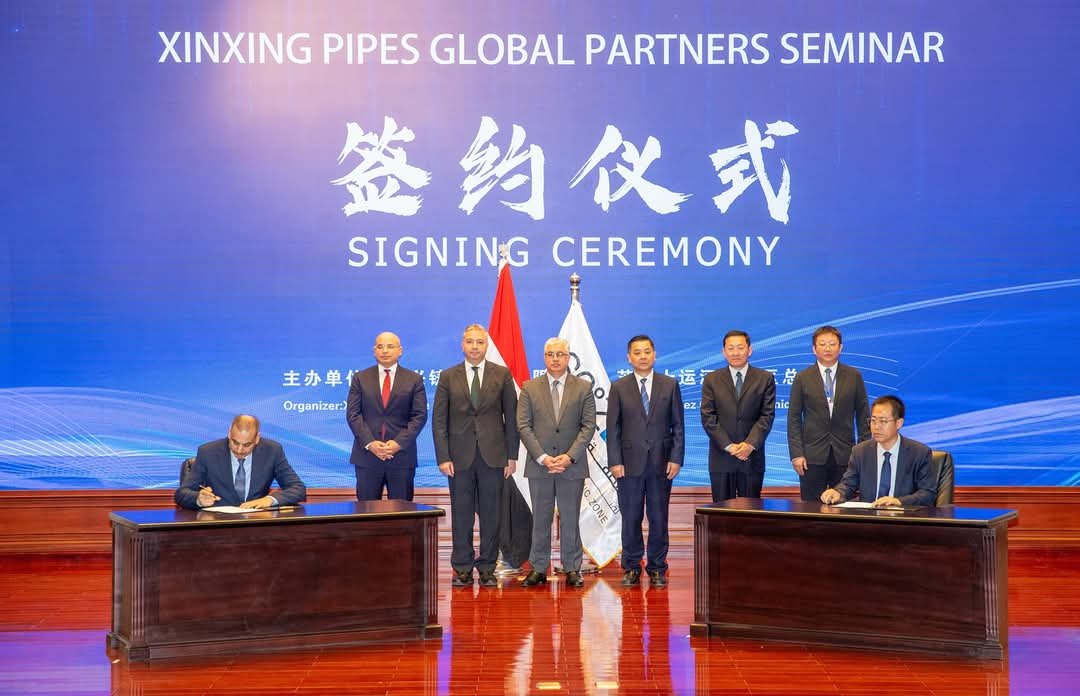 رئيس اقتصادية قناة السويس يشهد توقيع 4 تعاقدات إضافية بين مصنع “شين شينج” ومشروعات دولية للتصدير