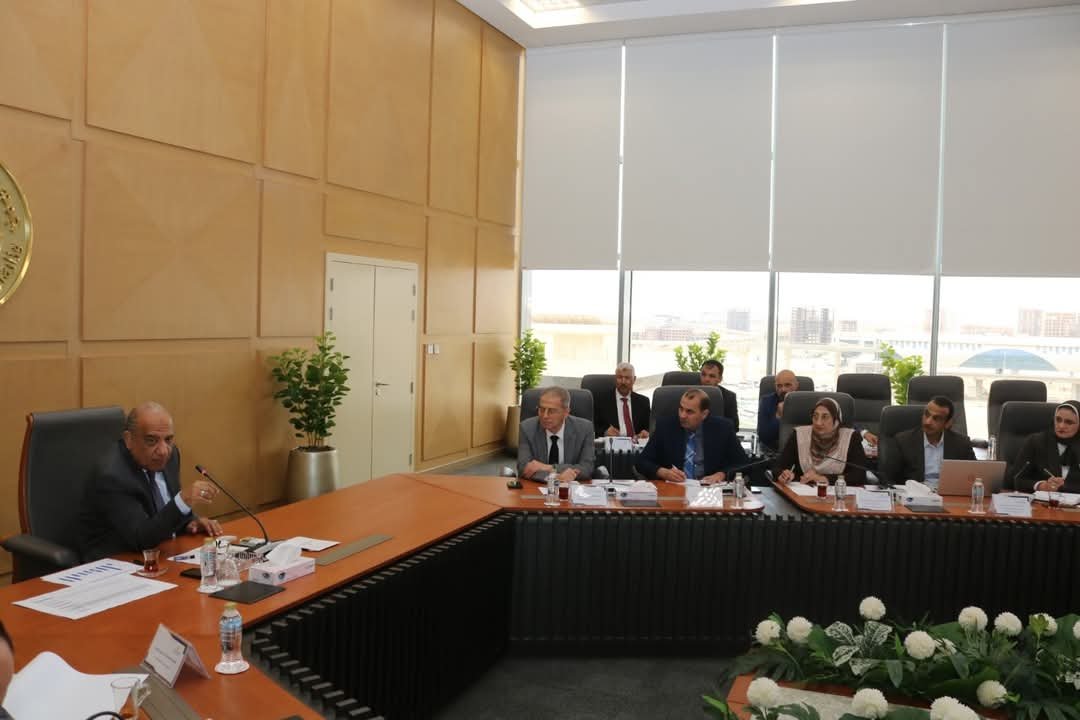 وزير الكهرباء يجتمع برؤساء شركات إنتاج ونقل وتوزيع الكهرباء لتأمين التغذيةالكهربائية