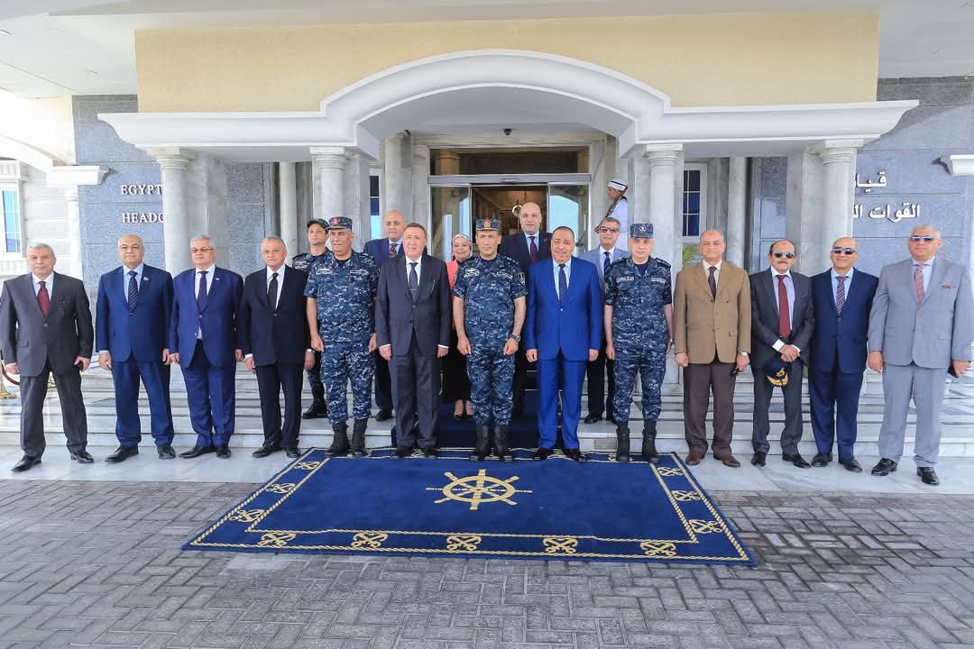 القوات البحرية تستقبل وفداً من أعضاء المحكمة الدستورية العليا
