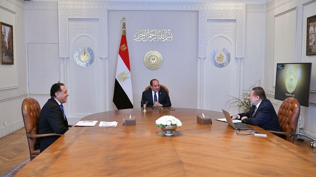 “السيسي يبحث مع الحكومة تعزيز الاقتصاد وزيادة الاستثمارات”
