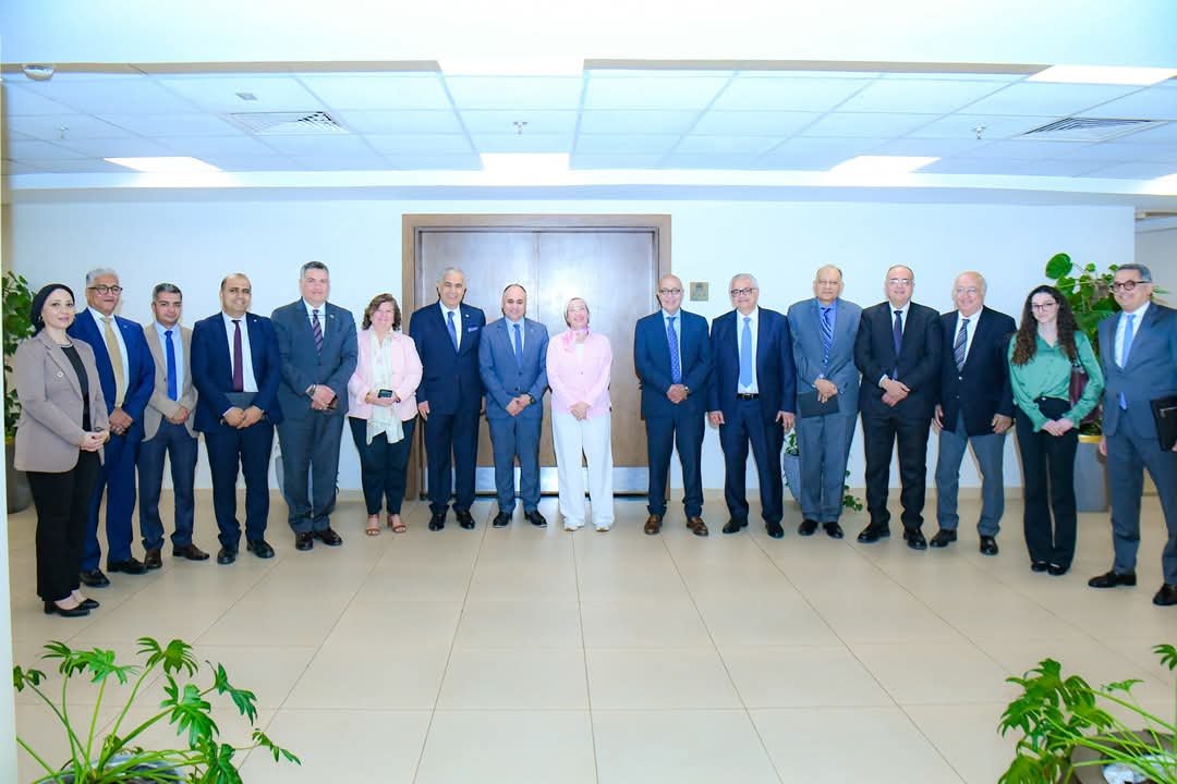 وزيرة البيئة تلتقي أعضاء جمعية رجال الأعمال المصريين لتبادل الرؤى والأفكار حول القضايا والتحديات البيئية المختلفة