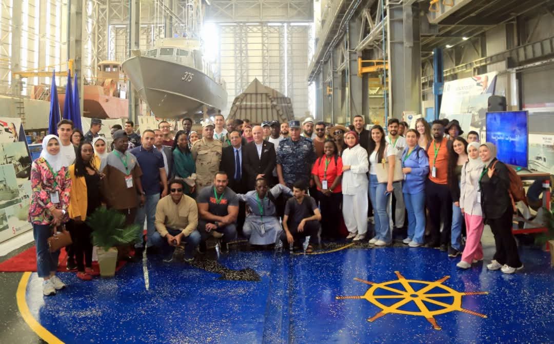 القوات المسلحة تنظم زيارات ميدانية لوفد من الشباب المصرى والأجنبى لعدد من المنشآت العسكرية