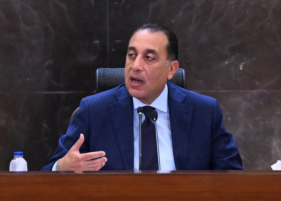 رئيس الوزراء يستعرض نماذج استجابات منظومة الشكاوى الحكومية لعدد من الحالات الإنسانية