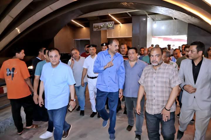 محافظ سوهاج يتفقد عدد من مشروعات التطوير والتجميل ويتابع الوضع العام بالشارع