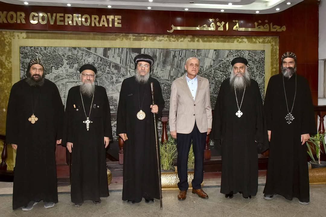 وفد كنسي برئاسة الأنبا يواقيم أسقف أسنا وارمنت يهنئون محافظ الأقصر بعيد الأضحى المبارك