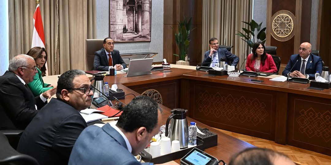 رئيس الوزراء يتابع جهود توطين صناعة الحرير في مصر