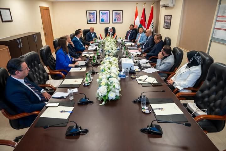 وزير الصناعة والنقل يشارك في فعاليات الاجتماع الدوري للجمعية العمومية لشركة الجسر العربي