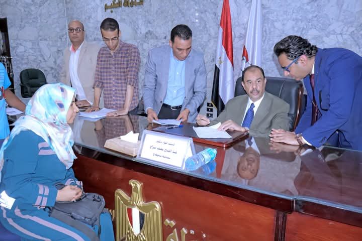 محافظ سوهاج يعقد اللقاء الجماهيري الأسبوعي للاستماع لشكاوى المواطنين