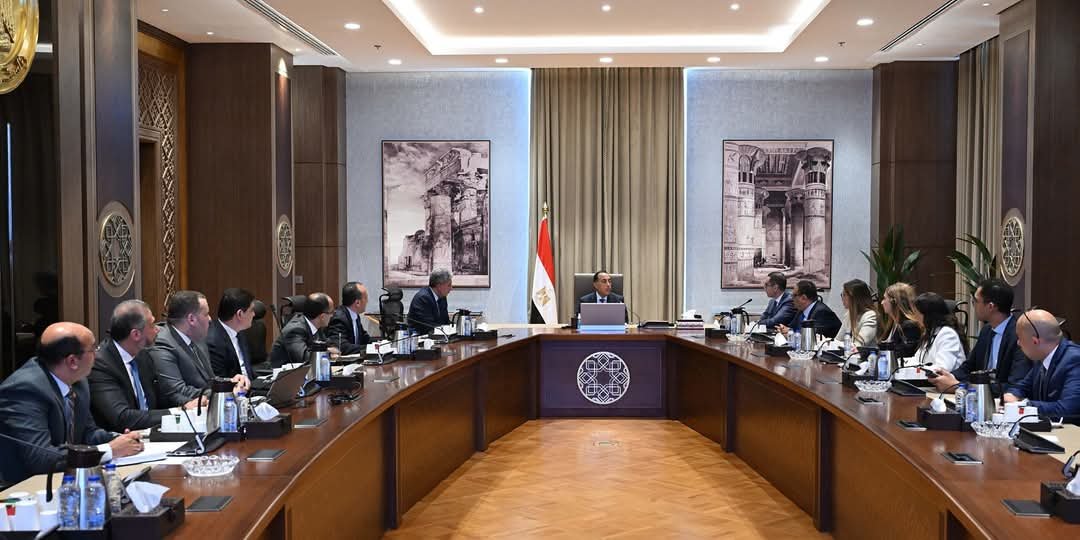 رئيس الوزراء يستعرض الفرص الاستثمارية بقطاعي السياحة والآثار