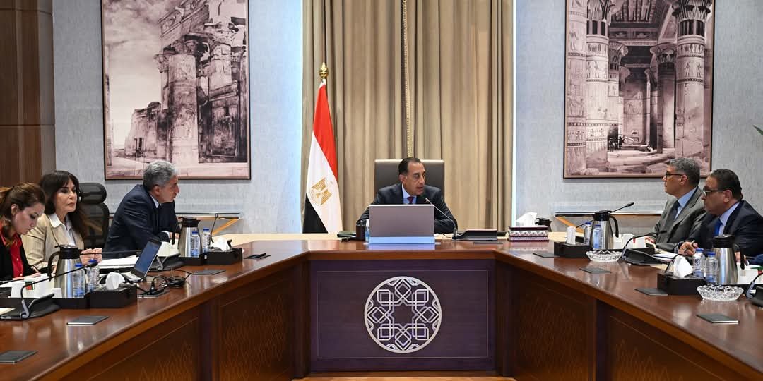 رئيس الوزراء يتابع الموقف التنفيذي لمشروع تطوير منظومة زيارة أهرامات الجيزة