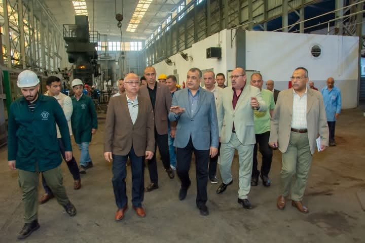 خلال زيارة مفاجئة.وزير الدولة للإنتاج الحربي يتابع مراحل التصنيع بشركة حلوان للصناعات الهندسية مصنع 99 الحربي