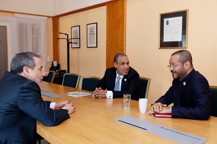 وزﯾﺮ اﻟﺨﺎرﺟﯿﺔ والهجرة ﯾﻌﻘﺪ اﺟﺘﻤﺎعًا ﺛﻼثيًا مع وزﯾﺮي ﺧﺎرﺟﯿﺔ ﻋﻤﺎن وإﯾﺮان