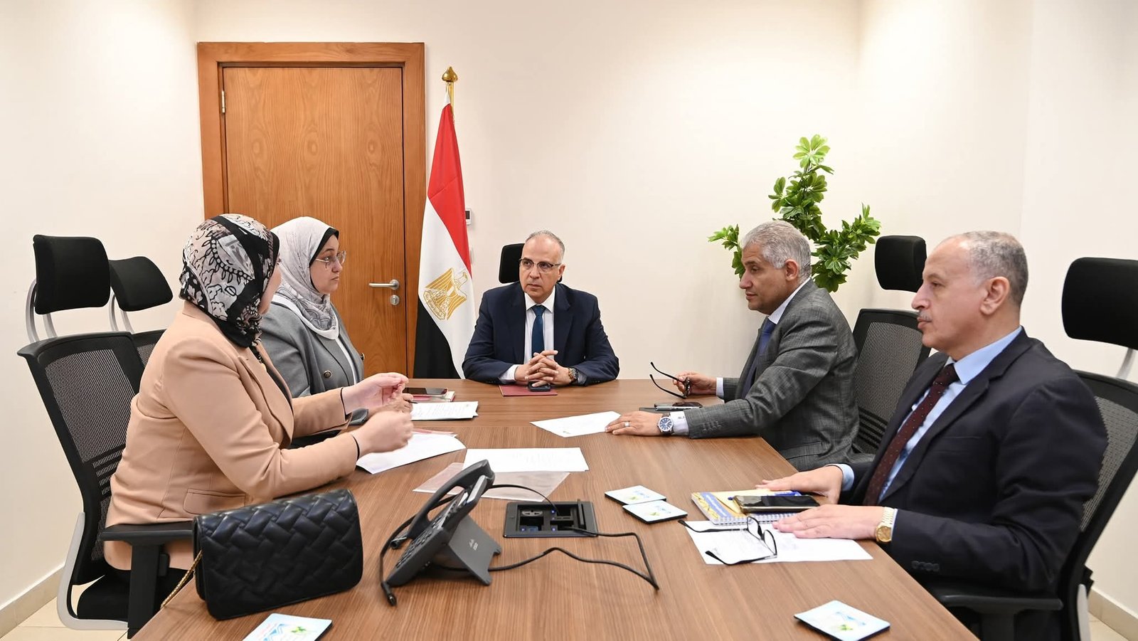 وزير الري يلتقي عددًا من السادة أعضاء مجلس النواب لمناقشة طلبات المواطنين