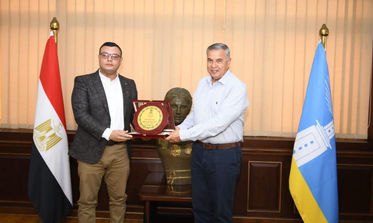 وزير الإسكان ومحافظ الإسكندرية يعقدان اجتماعًا لمتابعة ملفات العمل والمشروعات المشتركة