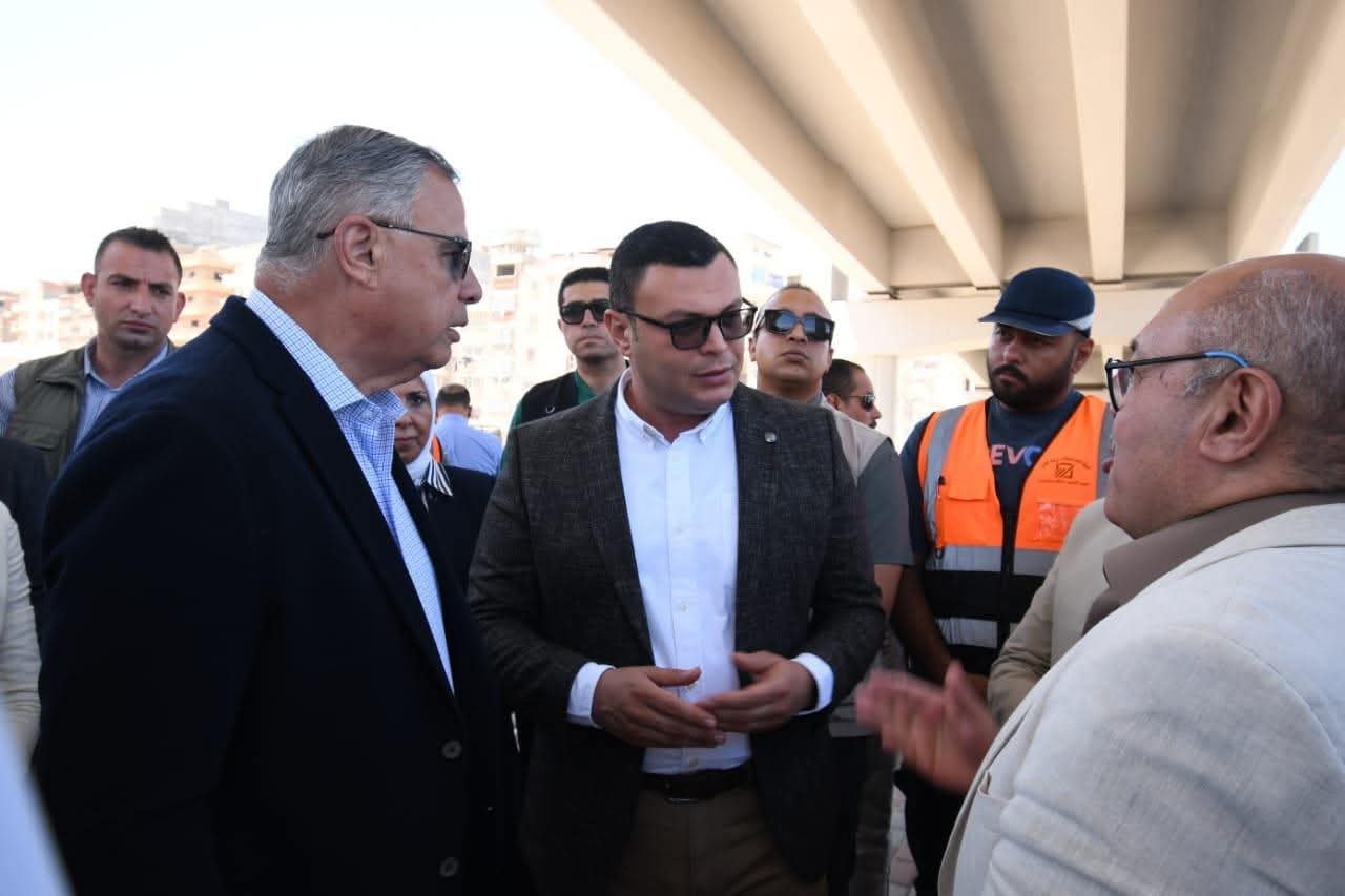 وزير الإسكان ومحافظ الإسكندرية يتفقدان مشروع إنشاء كوبرى 45 “محور السادات”