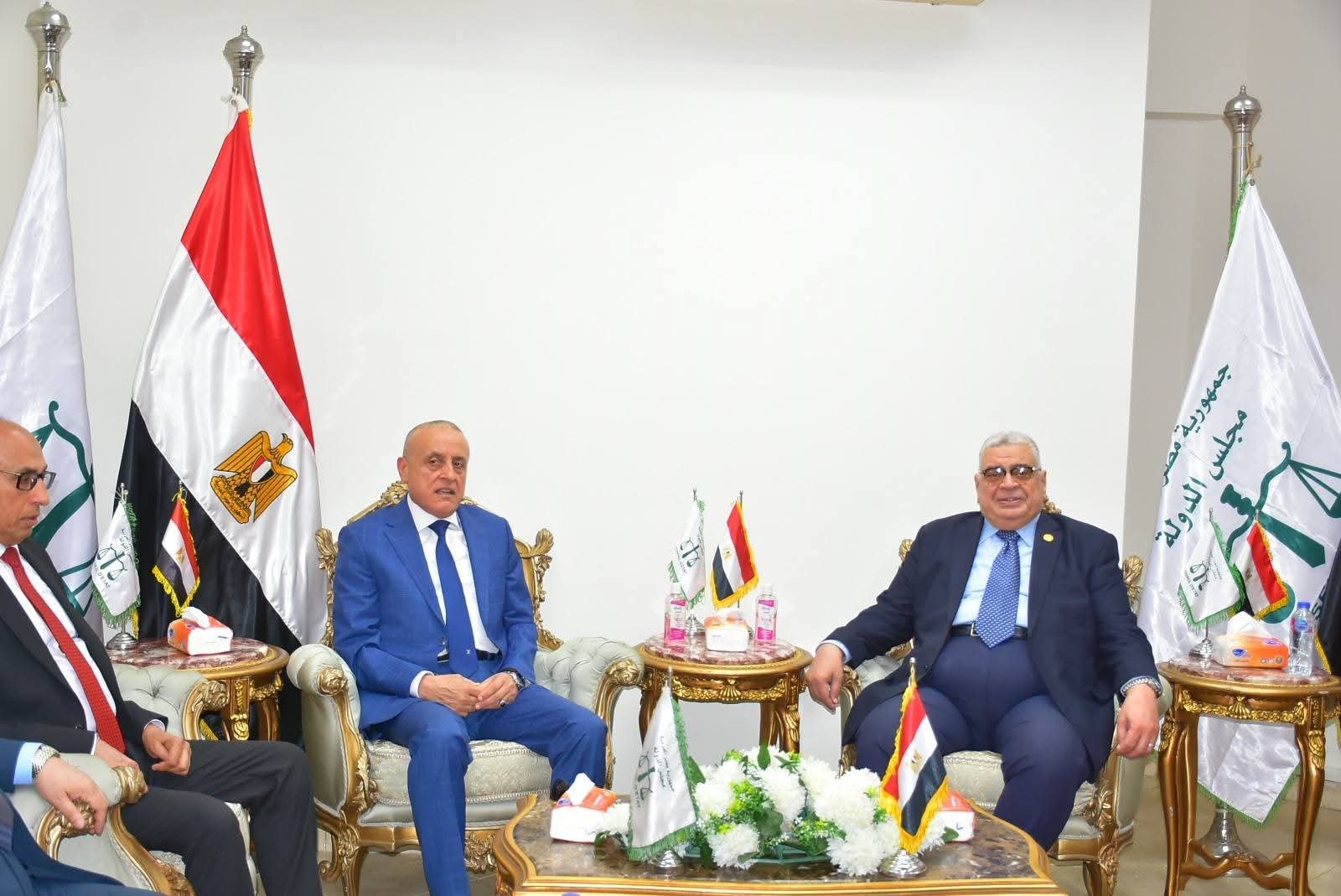 محافظ الأقصر ورئيس مجلس الدولة يفتتحان فرع توثيق مجمع محاكم مجلس الدولة الجديد لتيسير الخدمات على المواطنين