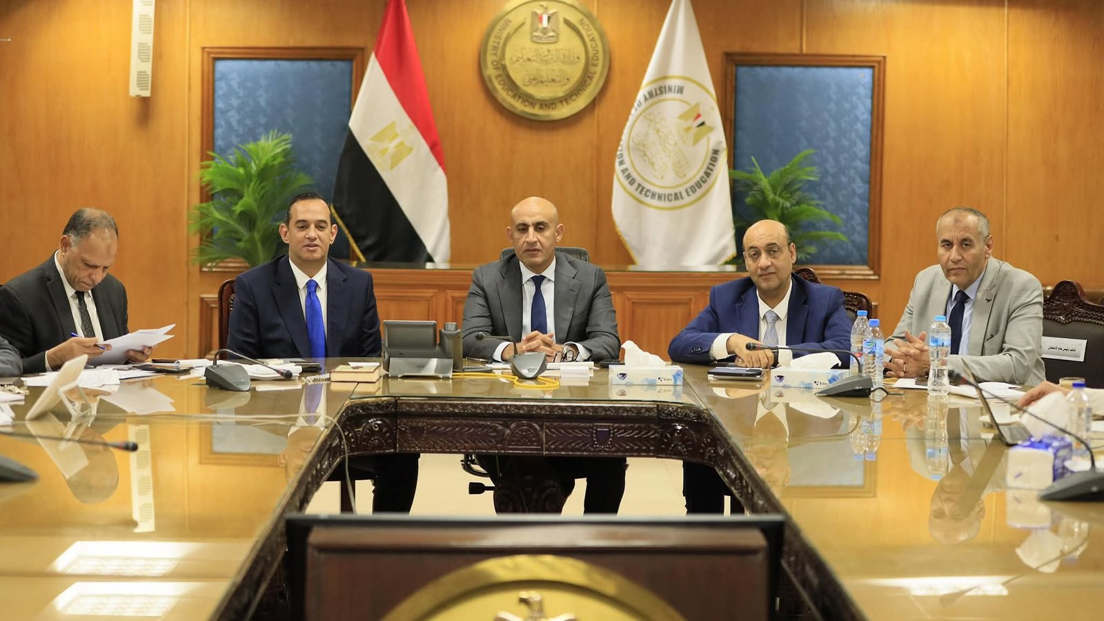 وزير التربية والتعليم يتابع امتحانات الثانوية العامة من خلال غرفة العمليات المركزية بالوزارة