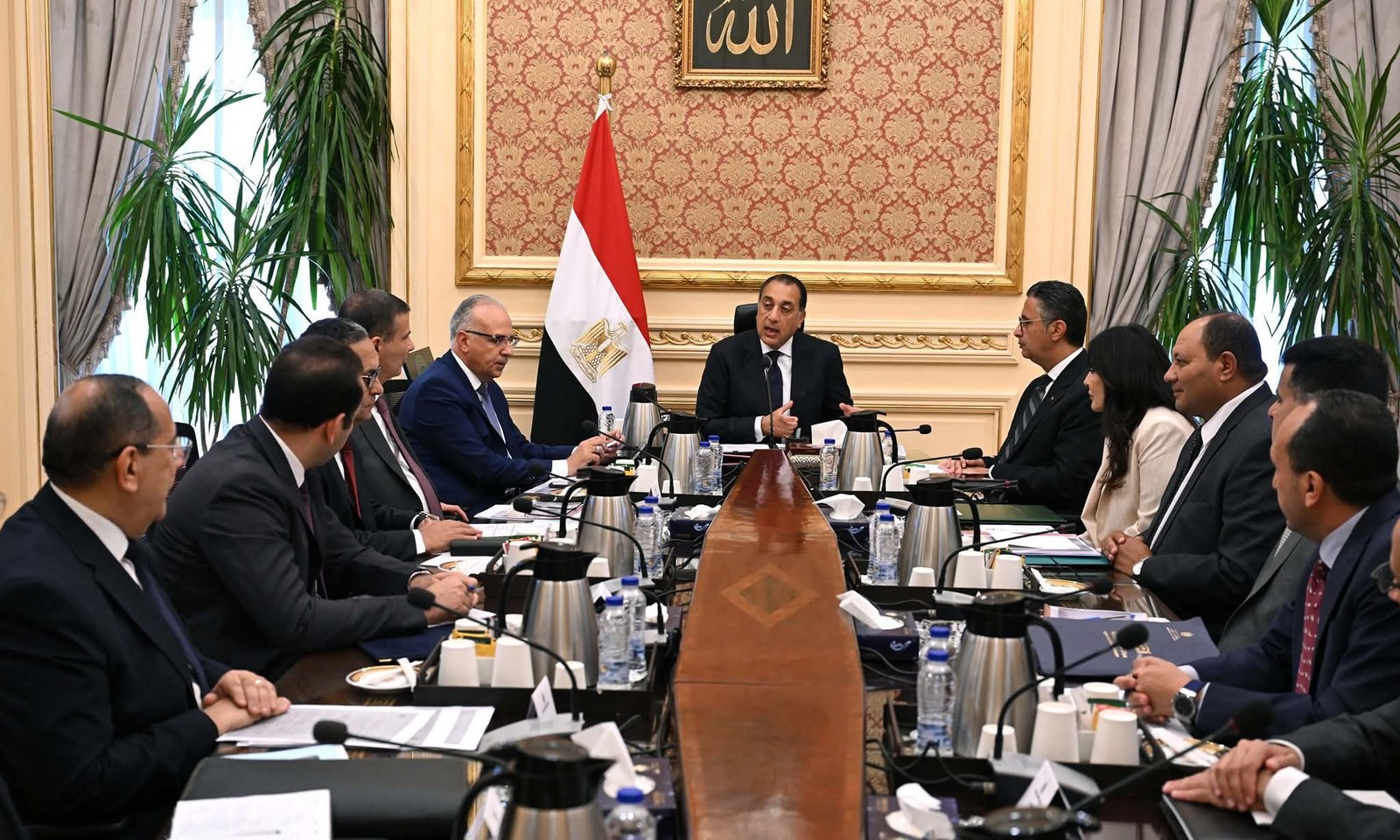 رئيس الوزراء يتابع مع الوزارات المعنية تطوير منظومة الري لزراعة قصب السكر