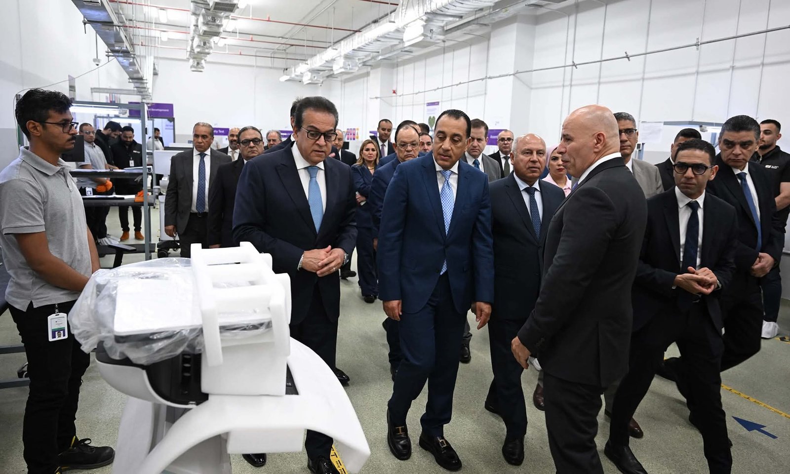 رئيس الوزراء يتفقد مشروع إنشاء أول مصنع في مصر والشرق الأوسط لإنتاج أجهزة السونار والرنين المغناطيسي بأكتوبر