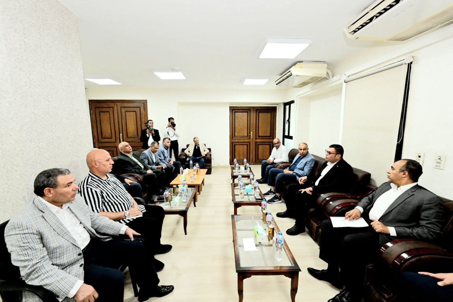 وزير الإسكان ومحافظ المنيا يعقدان اجتماعا مع نواب البرلمان عن المحافظة