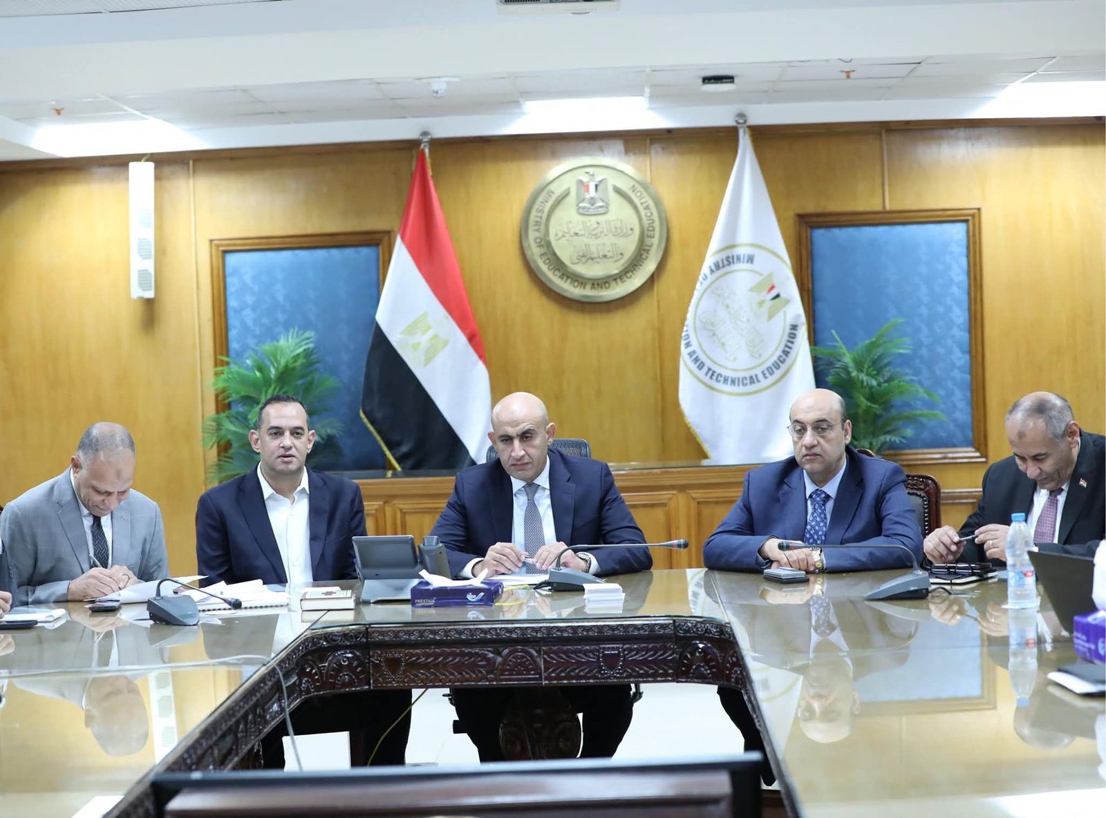 وزير التربية والتعليم يواصل متابعة غرفة عمليات امتحانات الثانوية العامة للعام الدراسي 2024/2025