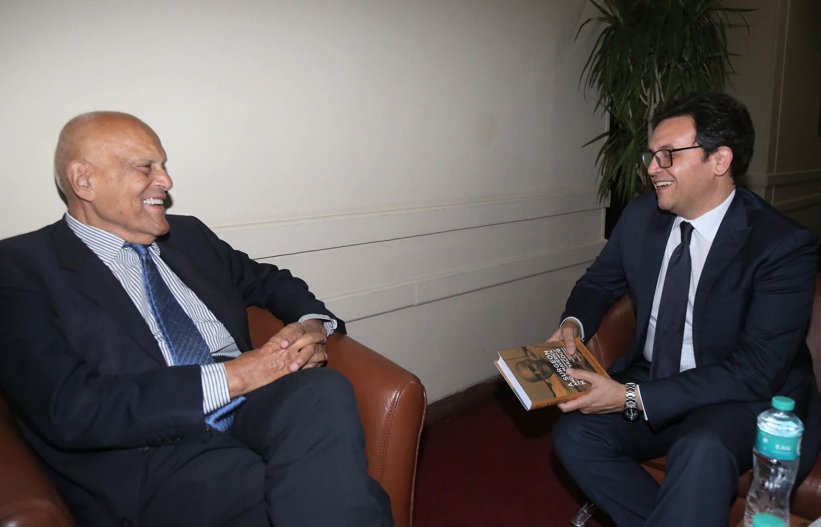 وزير الثقافة يستقبل السير مجدي يعقوب قبيل احتفالية تكريمه والإعلان عن تفاصيل تمثال “طبيب القلوب”