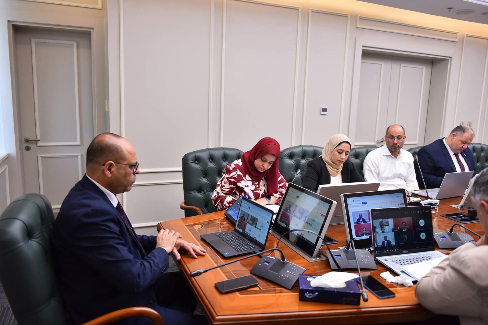 عن طريق “الفيديو كونفرانس”..وزير العمل يشهد اجتماع اللجنة المصرية / الأردنية المعنية بتنقل العمالة بين البلدين