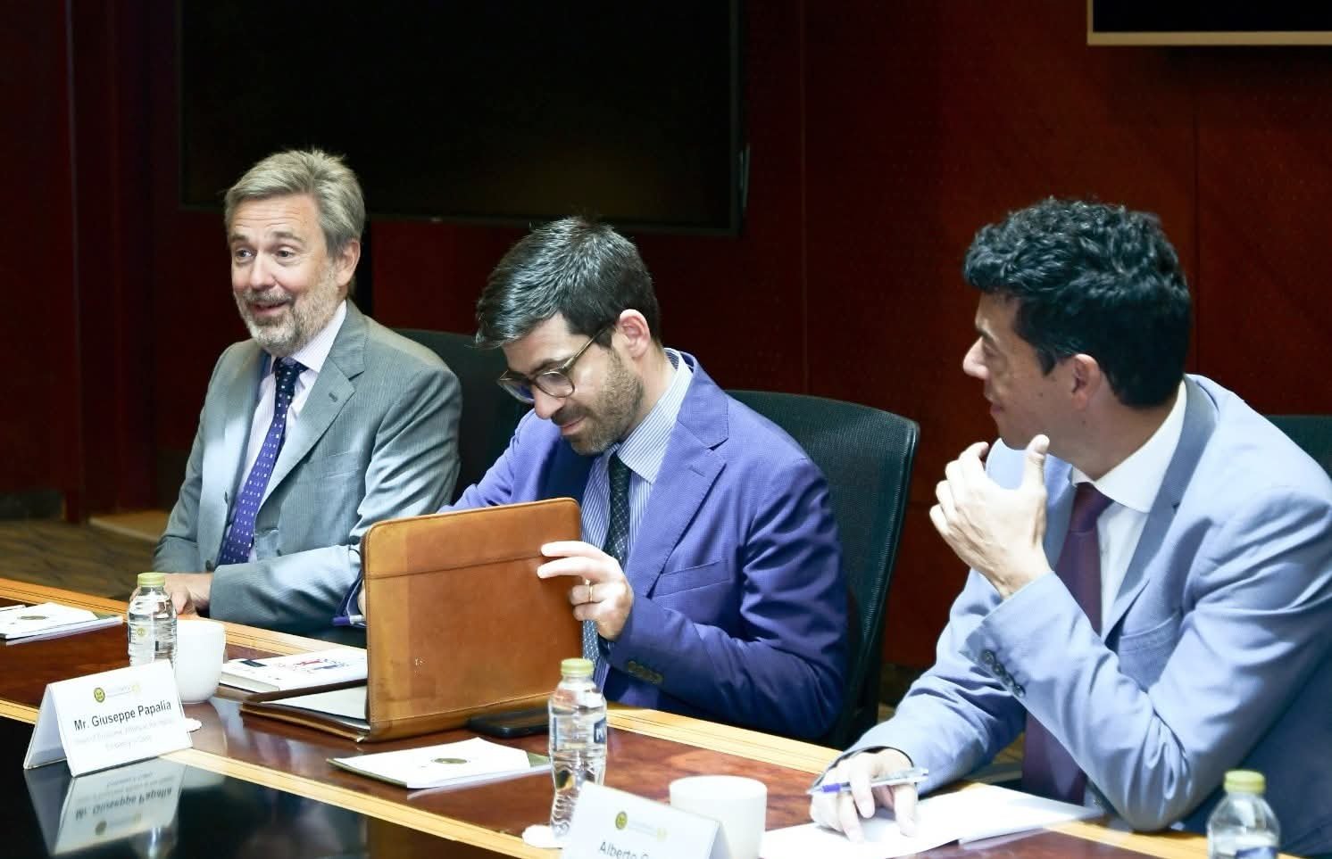 رئيس هيئة الرقابة المالية يلتقي السفير الإيطالي ويستعرض جهود تطوير القطاع المالي غير المصرفي وفرص الشراكة