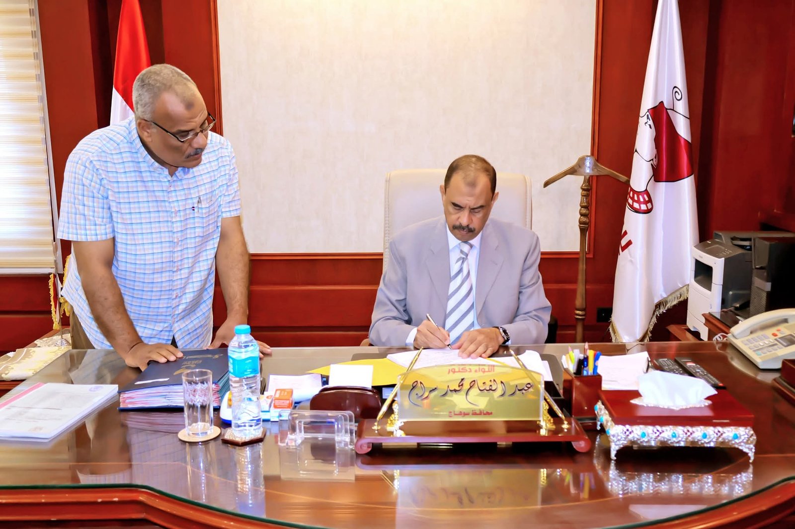 محافظ سوهاج يعتمد قرار منح العلاوة التشجيعية لـ 633 موظف