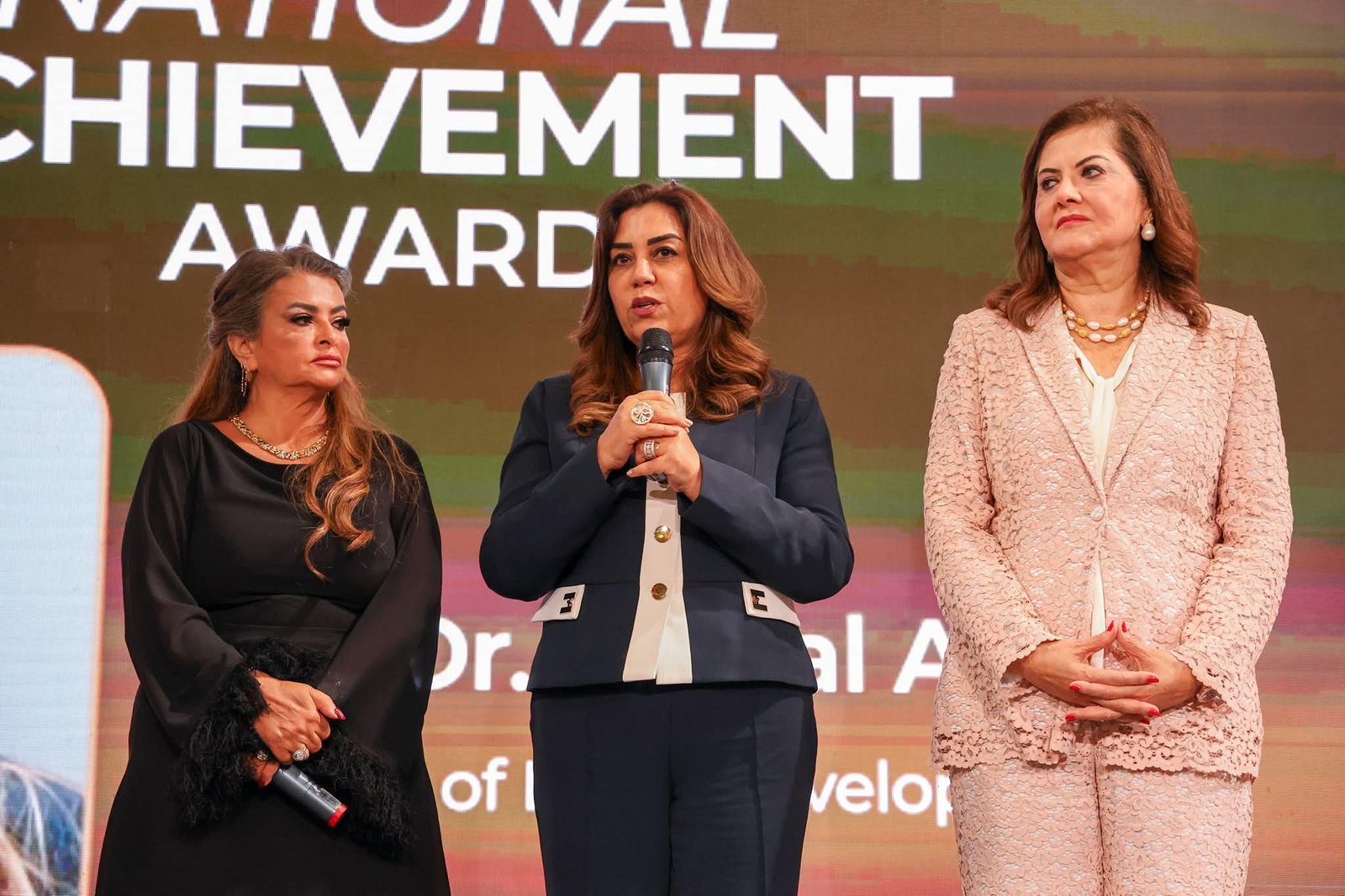 قمة “مصر للأفضل” تمنح وزيرة التنمية المحلية جائزة «الإنجاز الوطنية» لعام 2024 تقديرًا لجهودها