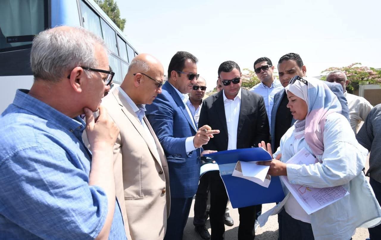وزير الإسكان يتفقد مشروع الإسكان الأخضر وتطوير شبكة الصرف الصناعي بالمنطقة الصناعية A1 والمرحلة الثانية بمحطة مياه شرب رقم ٣