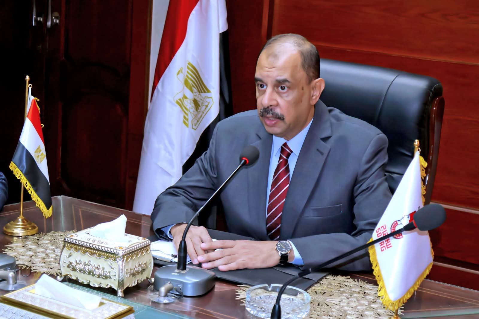 محافظ سوهاج يعقد اجتماعًا لمتابعة استمرار تطبيق الإجراءات الرقابية وانتظام سير امتحانات الثانوية العامة