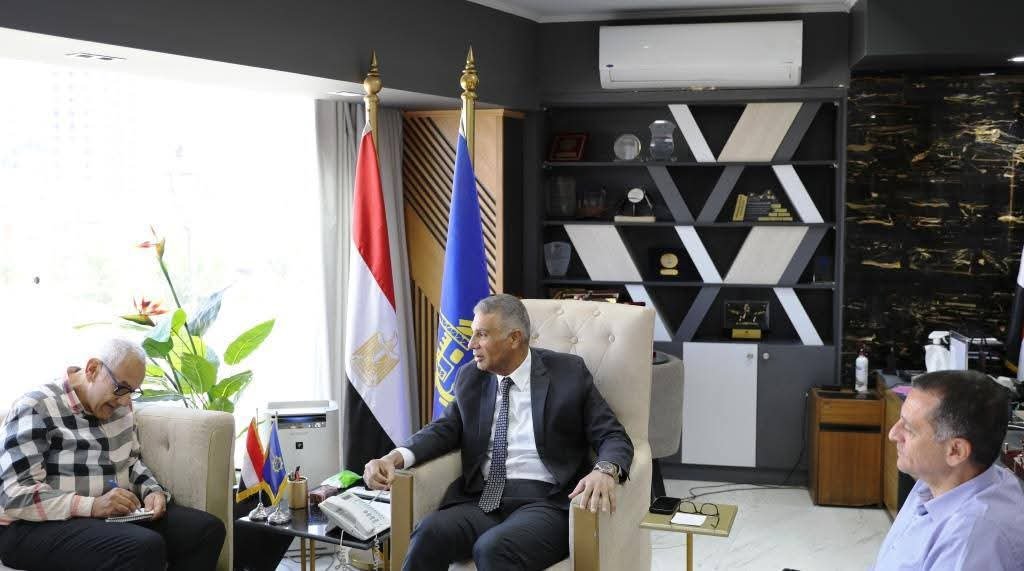 محافظ أسوان: يشيد بالدور المتميز لمؤسسة “أم حبيبة”  لإقامة مشروعات خدمية وإنتاجية