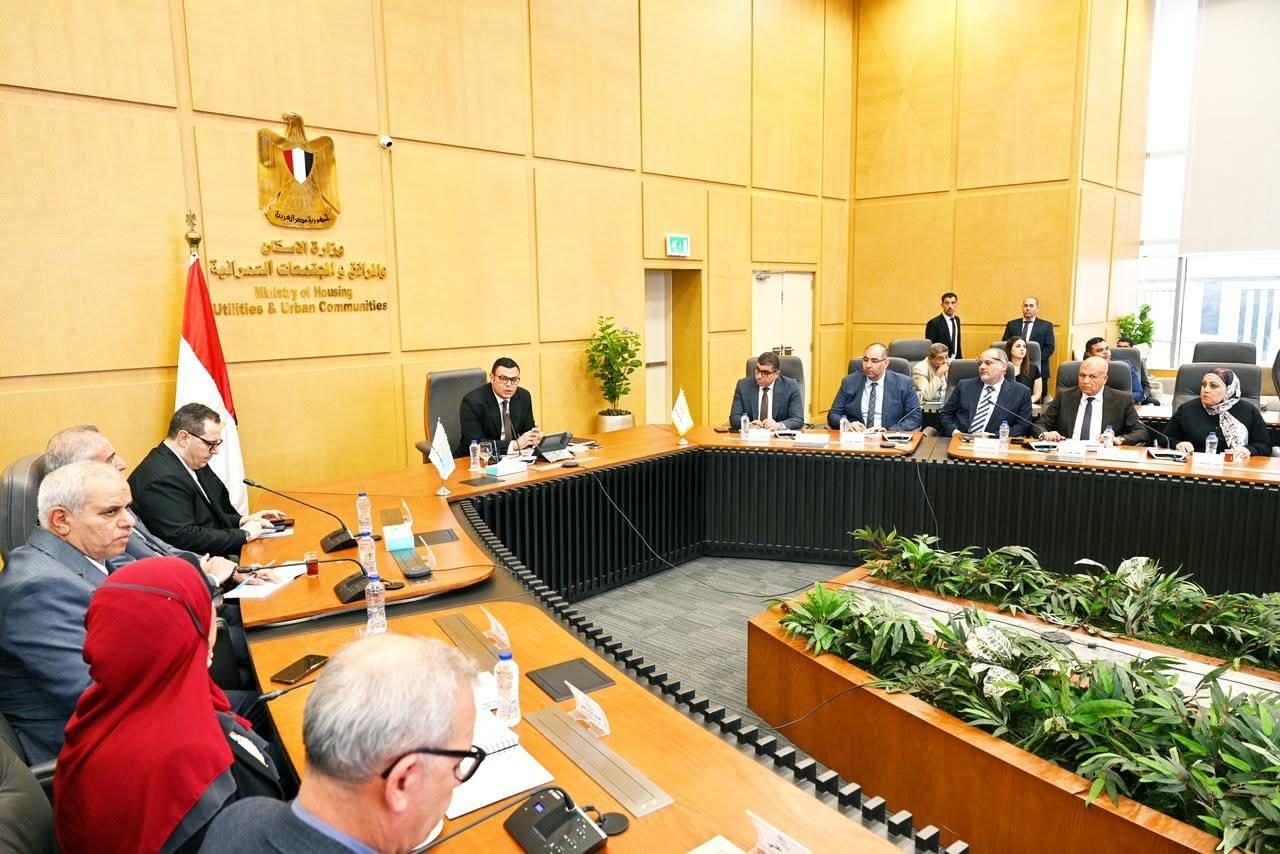 وزير الإسكان يتابع موقف توفيق الأوضاع بالأراضي المنضمة لأحوزة عددٍ من المدن الجديدة