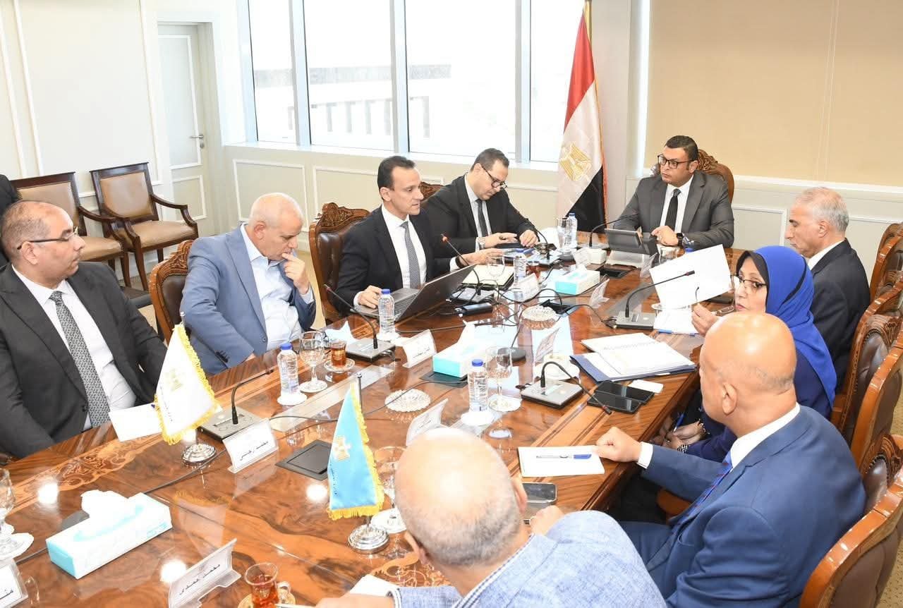 وزير الإسكان يعقد اجتماعًا لمتابعة آخر مستجدات إنشاء وحدتي “تنظيم السوق العقارية” و”تصدير العقار المصري”