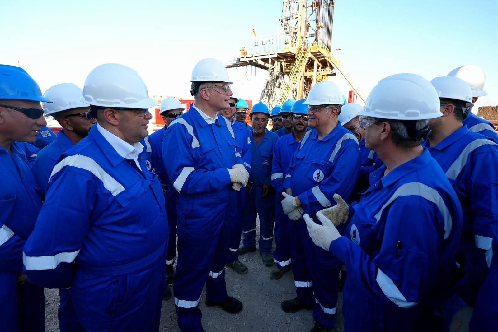 وزير البترول والثروة المعدنية يجري زيارة ميدانية إلى موقع بئر “بيجونا-2” الواقع ضمن منطقة امتياز “نيو منزلة” بمحافظة الدقهلية