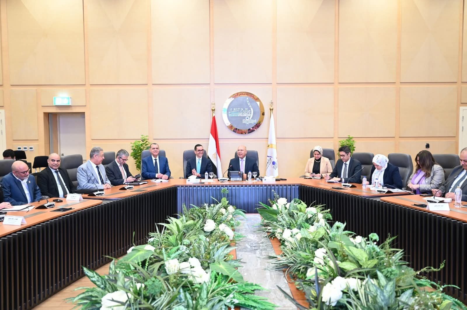 وزير الصناعة والنقل يستعرض مع مصنعي السيارات التعديلات الجديدة في البرنامج الوطني لتنمية صناعة السيارات