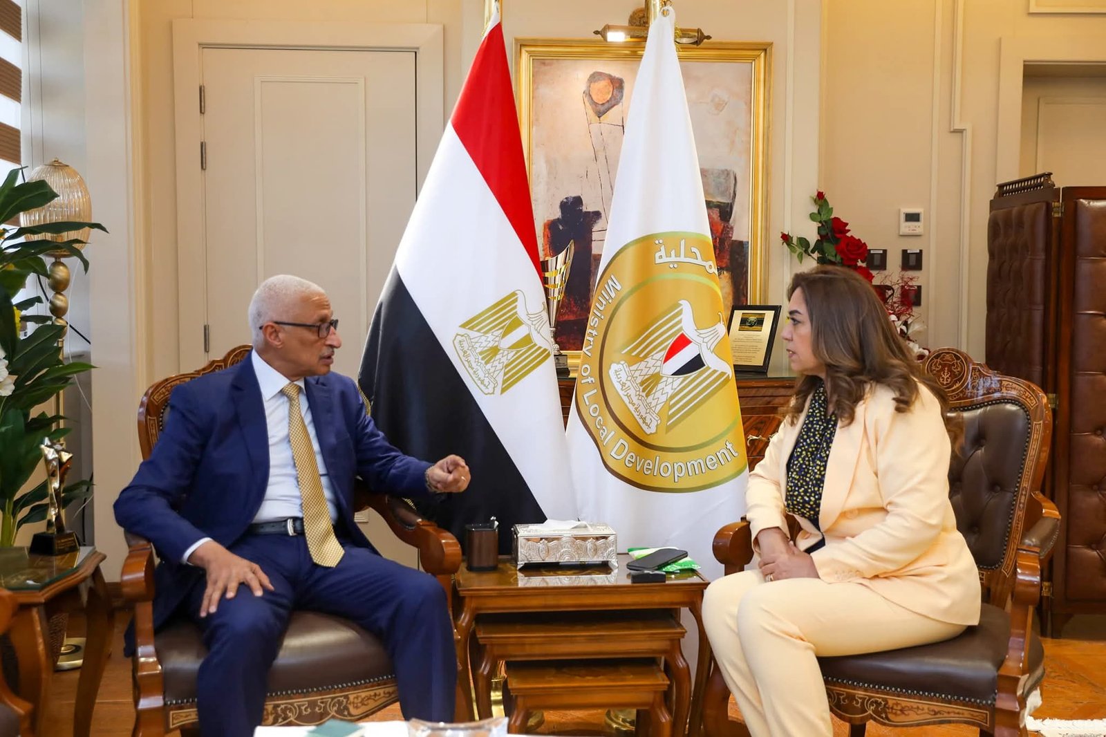 وزيرة التنمية المحلية تتابع مع محافظ شمال سيناء جهود التنمية بالمحافظة ومشروعات الخطة الاستثمارية فى العام المالي الجديد