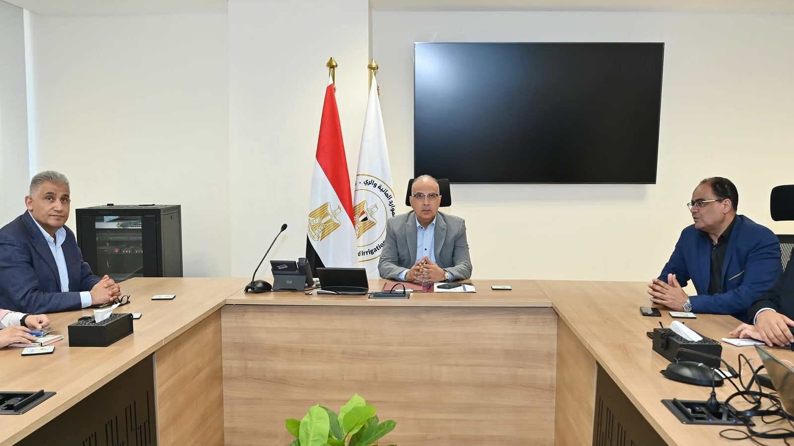 وزير الري يبحث عدد من نماذج ومقترحات تطوير واجهات المدن النيلية.. ويتابع أعمال التطوير المنفذة والجارى تنفيذها في إطار القوانين والضوابط المنظمة