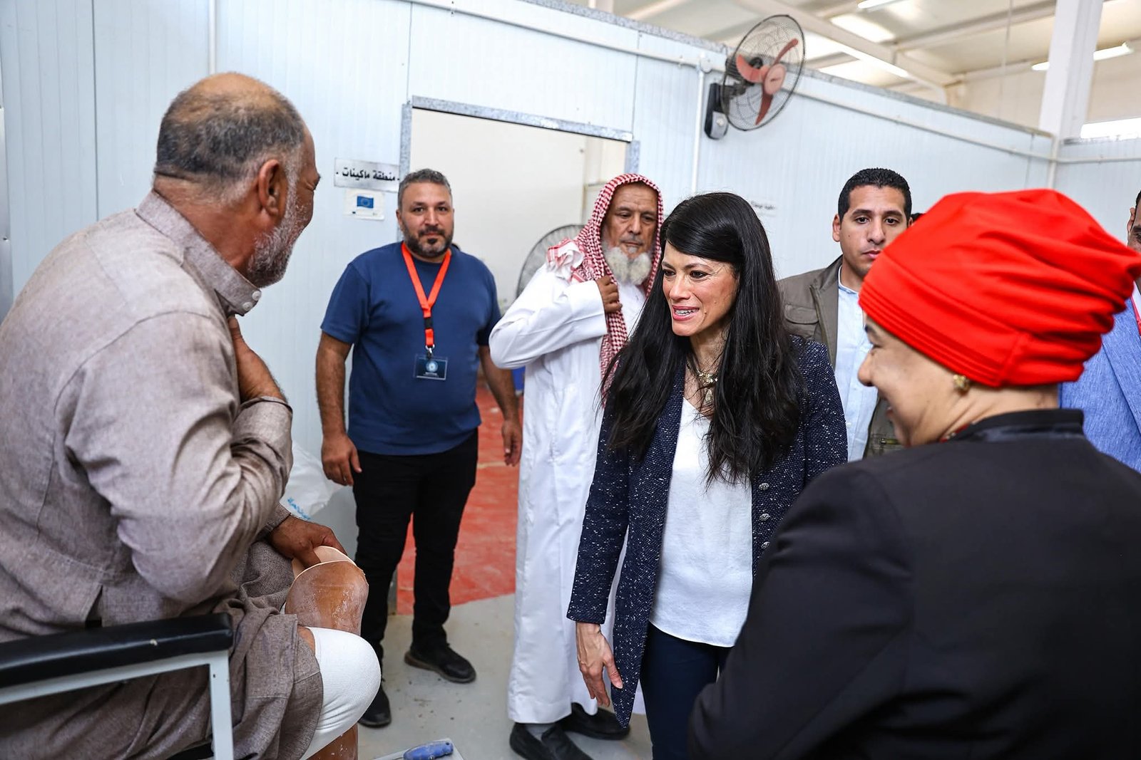 وزيرة التخطيط تتفقد مركز الأطراف الصناعية بمطروح وتشهد تسليم وصيانة ١٠٠ طرف صناعي لمصابي ومتضرري الألغام