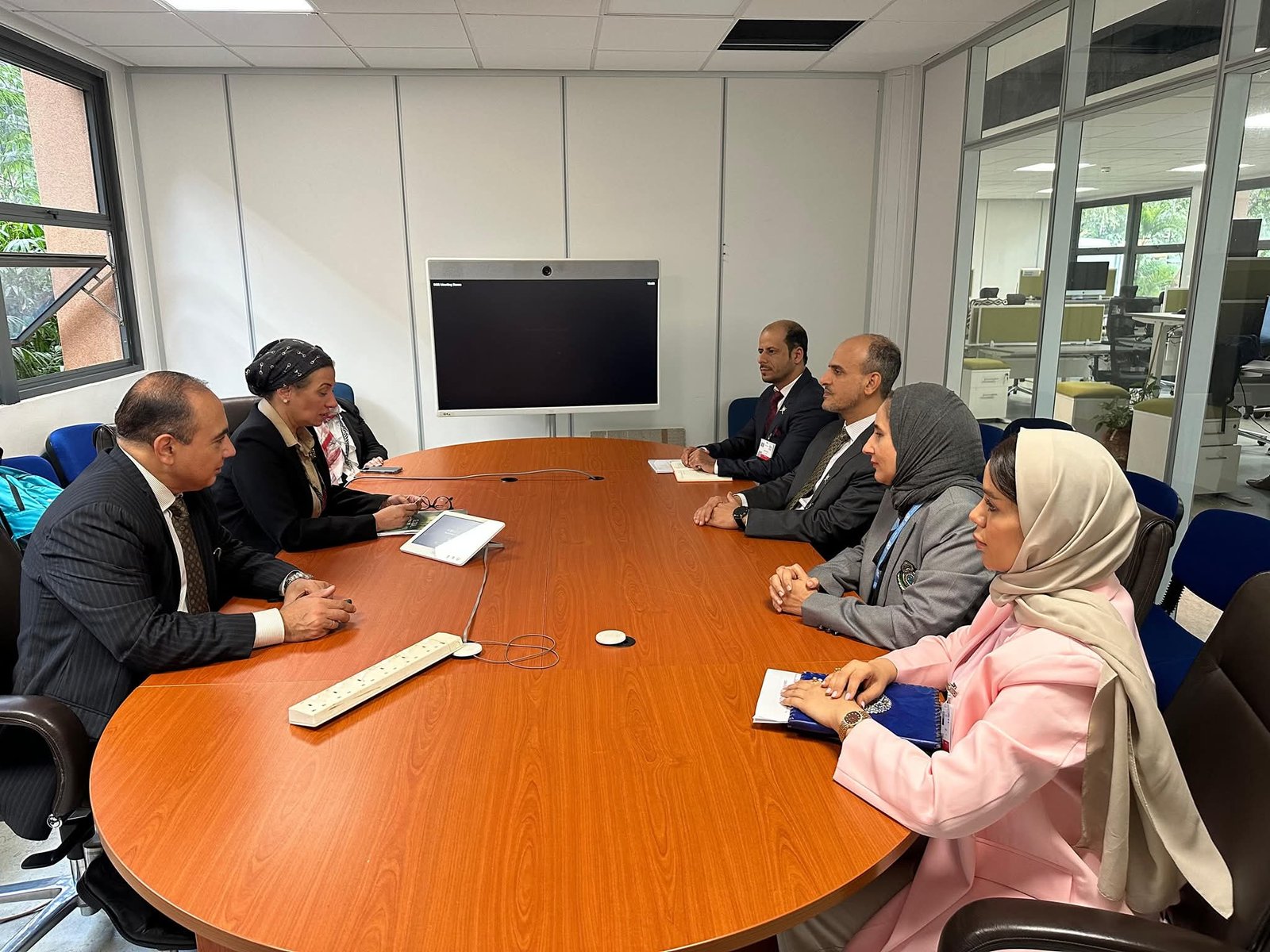 وزيرة البيئة تعقد لقاءً ثنائيًا مع نظيرها العماني لبحث التعاون الثنائي بين البلدين