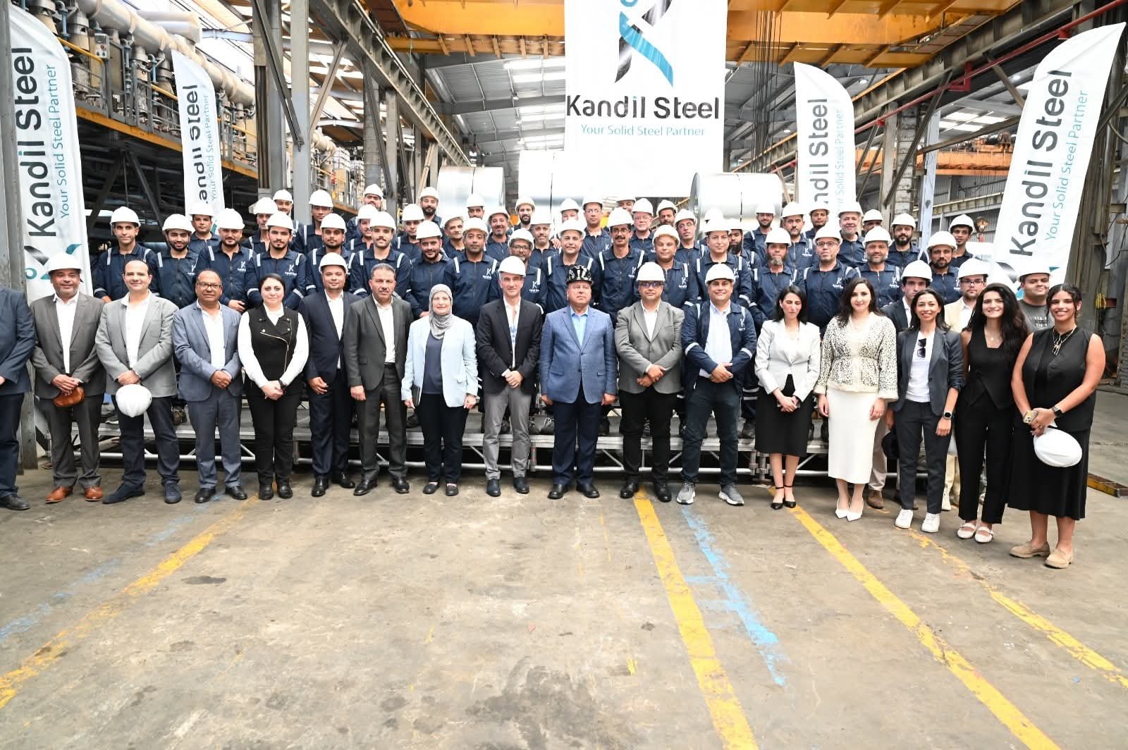 وزير الصناعة والنقل يتفقد 3 مصانع متخصصة في الصناعات الغذائية والمعدنية ومواد البناء بمدينة العبور الصناعية بمحافظة القليوبية