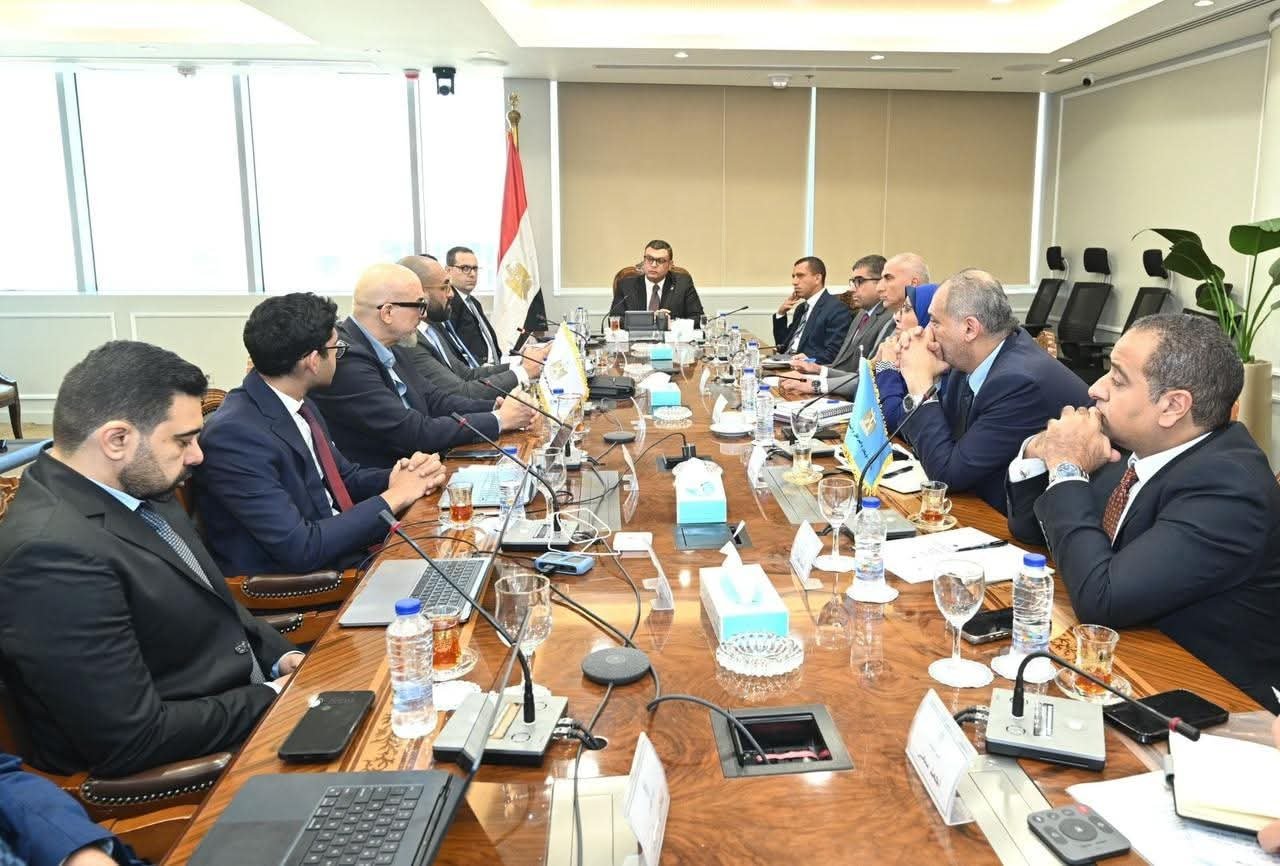 وزير الإسكان يتابع تدشين منصتين لتنظيم السوق العقارية وتصدير العقار المصري