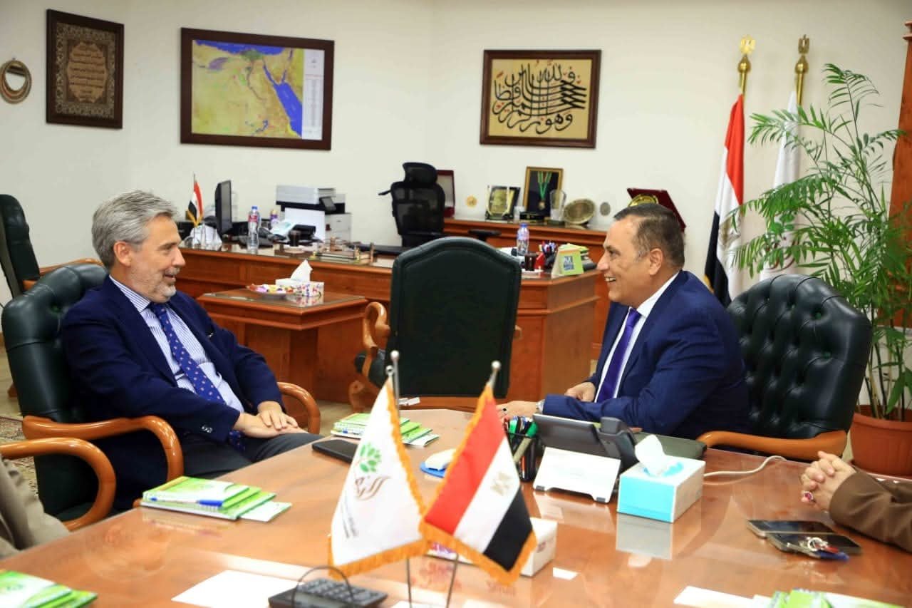 رئيس شركة تنمية الريف المصرى الجديد يستقبل السفير الإيطالى بالقاهرة لبحث سبل التعاون المشترك في مجالات الزراعة التعاقدية والطاقة المتجددة ومعالجة مياه الري