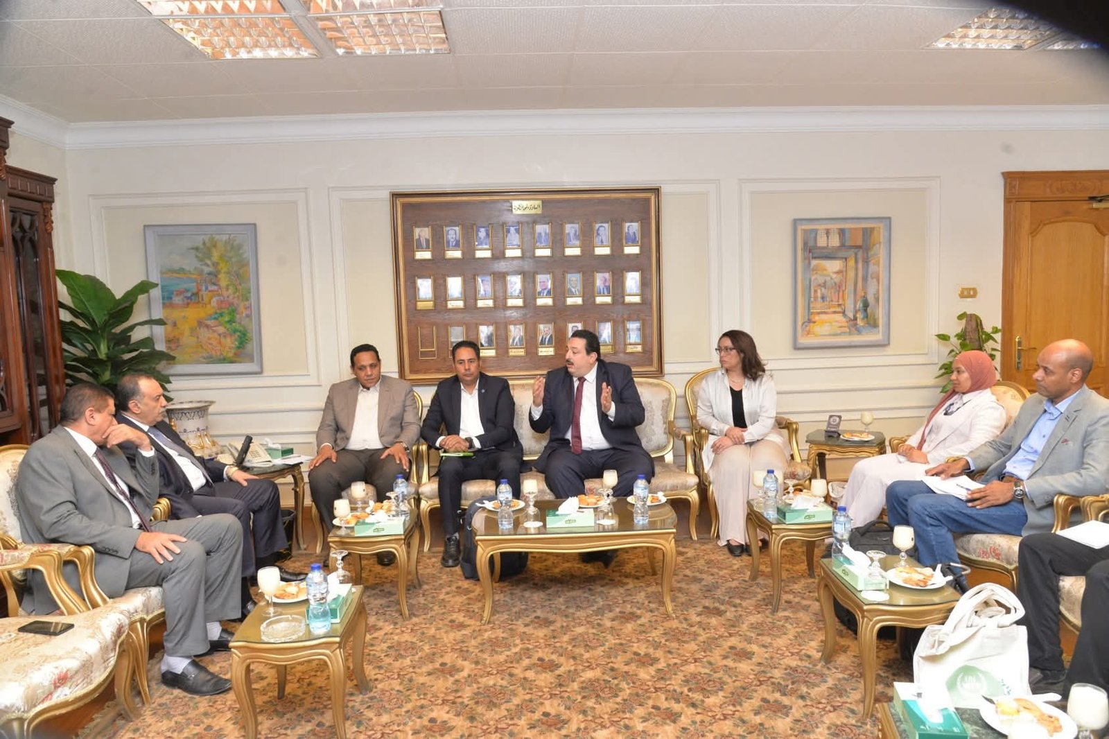 محافظ أسيوط يستقبل وفد مشروع “الاتحاد الأوروبي من أجل حياة كريمة” لمتابعة آليات التنفيذ بـ39 قرية بمركزي أبنوب والفتح