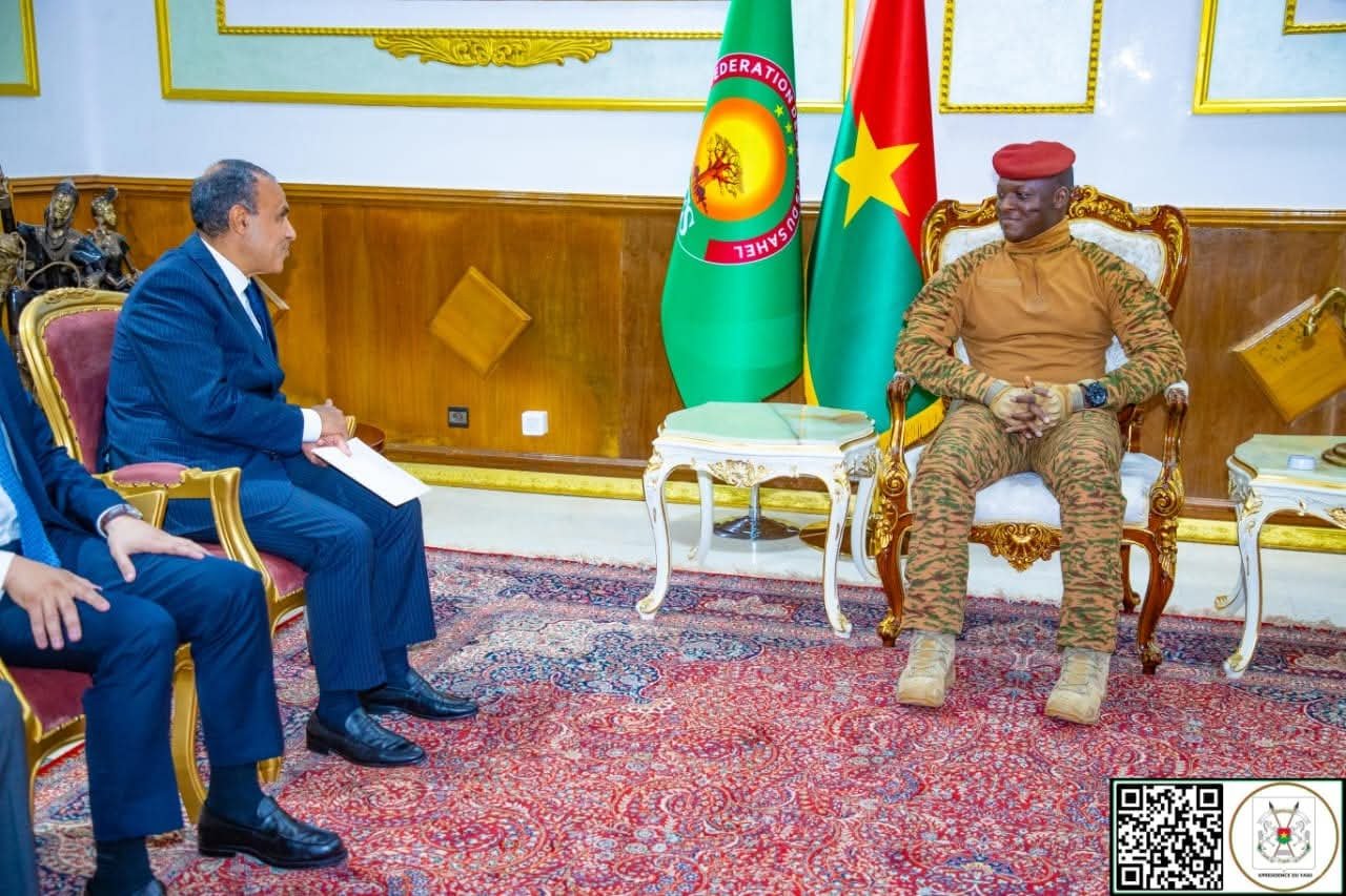 وزير الخارجية والهجرة يسلم رسالة خطية من فخامة رئيس الجمهورية الى رئيس بوركينا فاسو