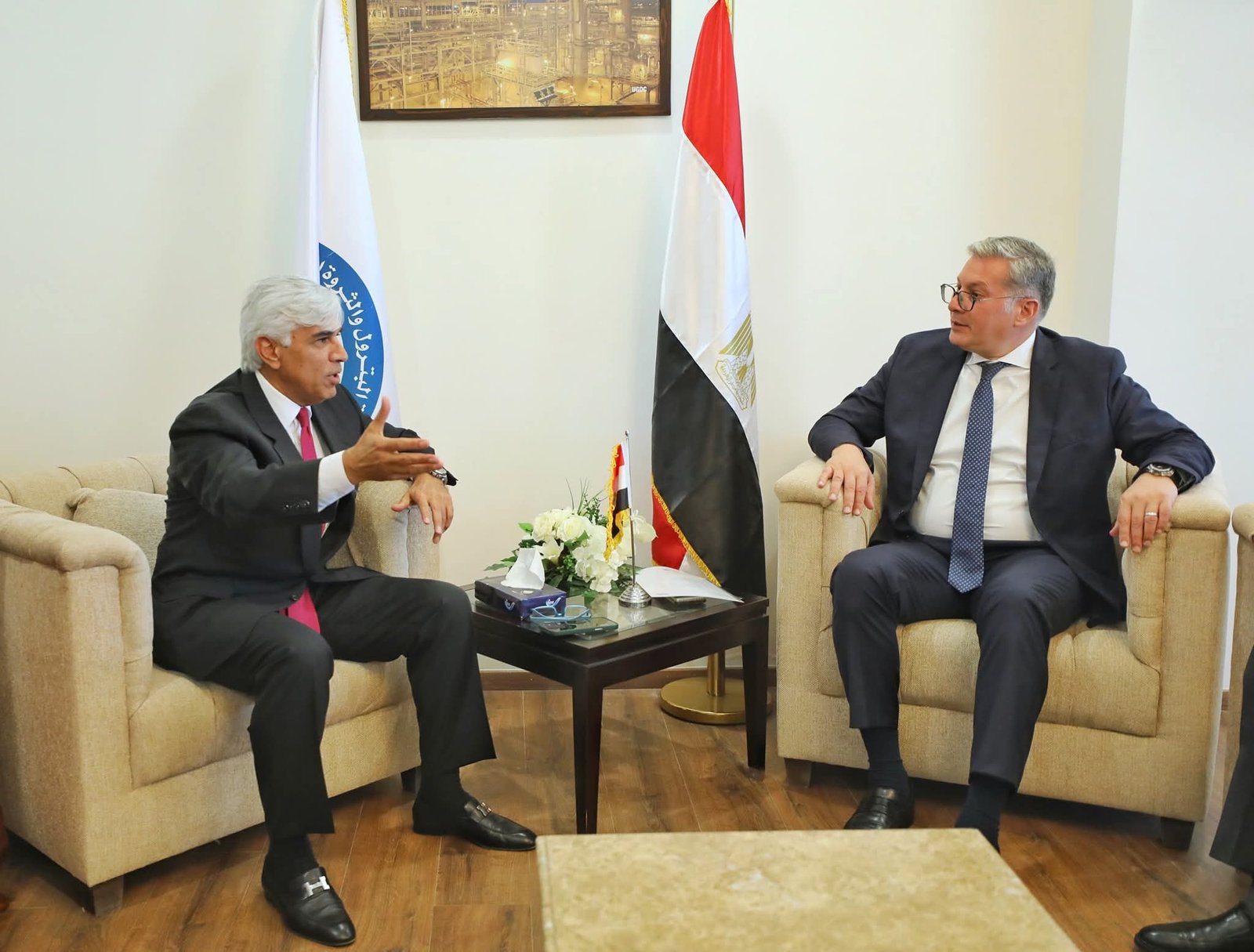 وزير البترول يلتقي رئيس مجلس إدارة الشركة العالمية لصناعة المواسير