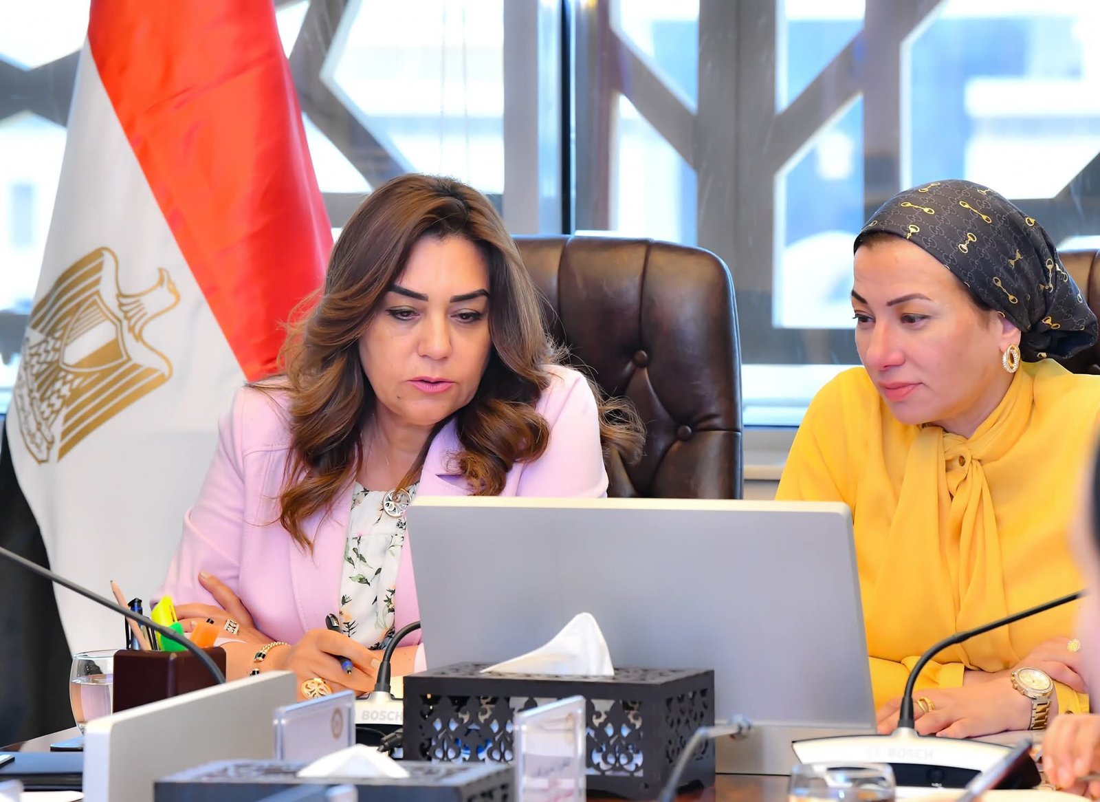 ضمن سلسلة لقاءاتها مع قيادات وزارة البيئة لمتابعة ملفات العمل البيئي:د. منال عوض تجتمع بالرئيس التنفيذي لجهاز تنظيم وإدارة المخلفات لاستعراض أبرز ملفات المنظومة المتكاملة للمخلفات